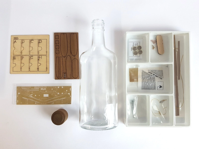 AMATI Golden Yacht 1:300 kit do fľaše