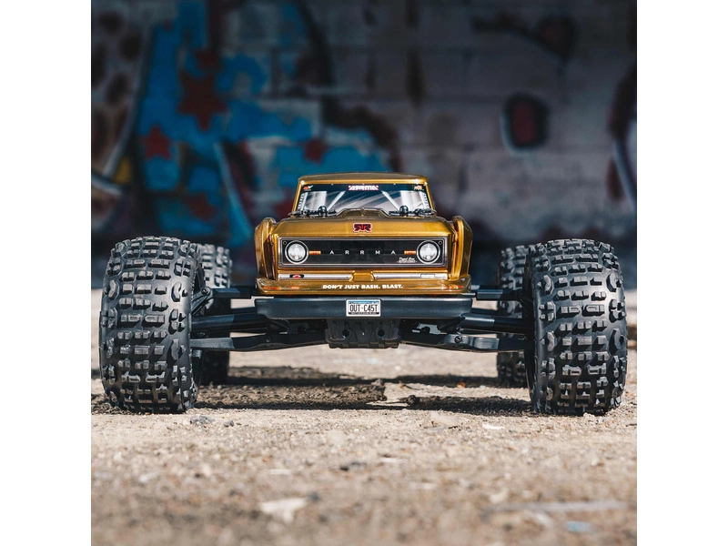 RC auto Arrma Outcast 4S V2 BLX 1:10 4WD RTR, bronzová