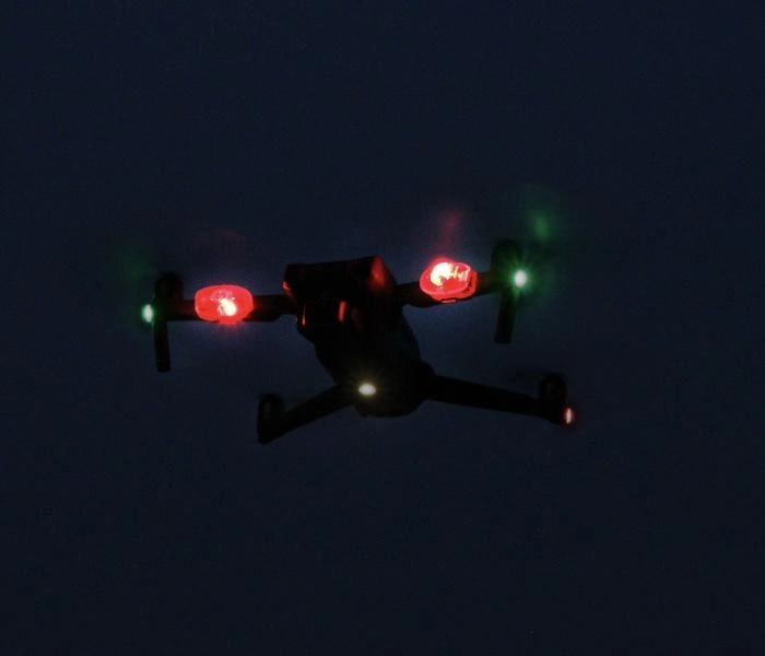 Dobíjecí LED stroboskopické světlo pro drony
