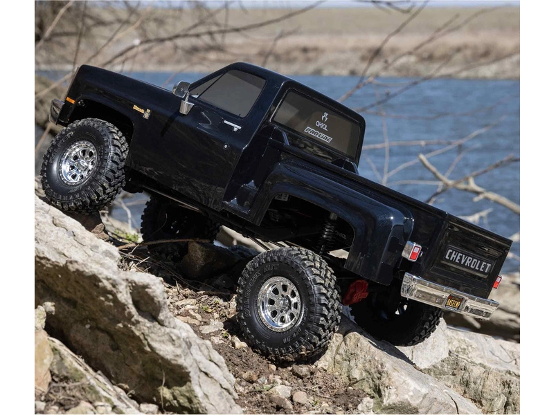 Axial SCX10 III Base Camp 1:10 4WD Chevy K10 1982 RTR modrý