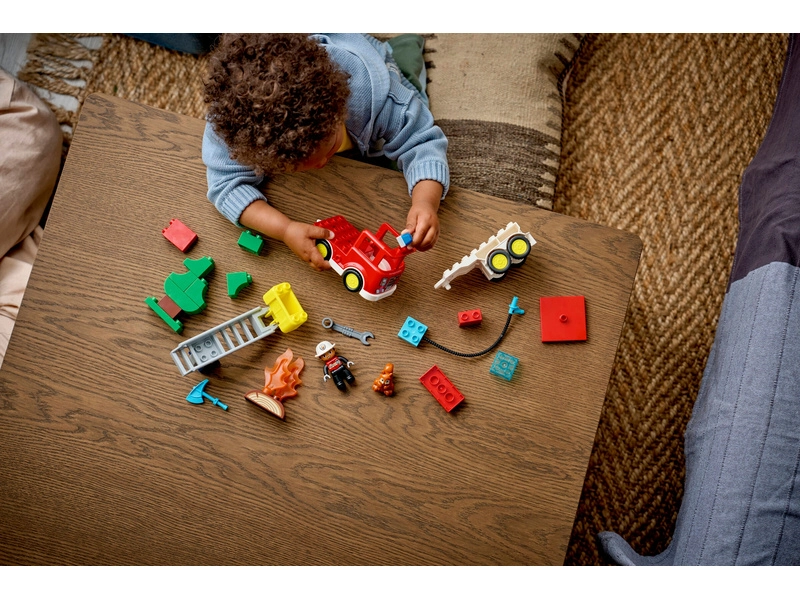 LEGO DUPLO - Hasičské auto s hadicou a hasičom