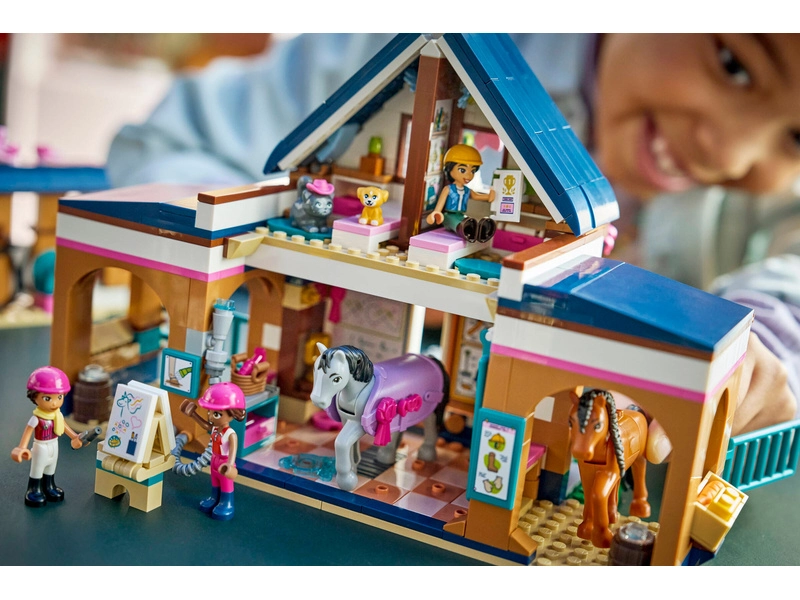 LEGO Friends - Konská stajňa a jazdecká akadémia