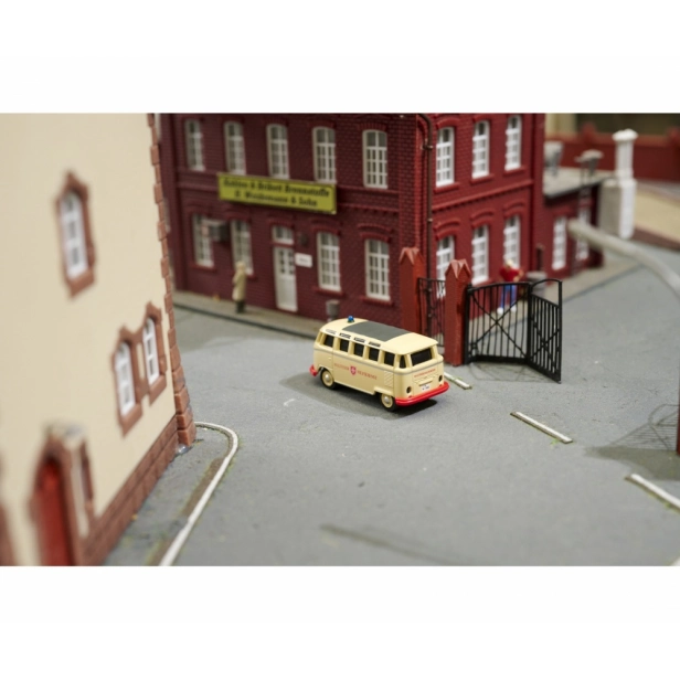 RC súprava VW T1 policajné auto a maltézska sanitka 1:87