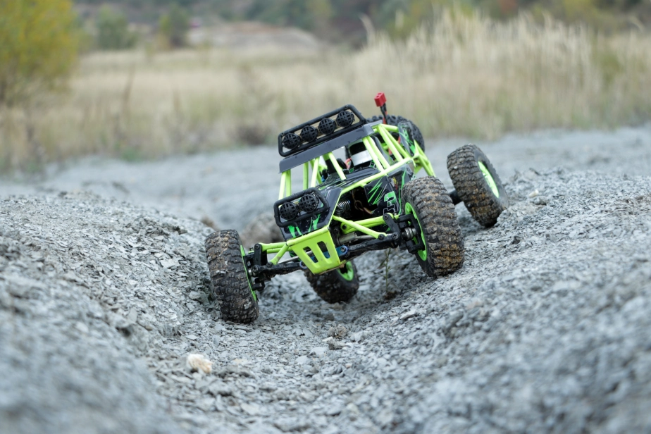 BAZAR - RC auto Písečná buggy Across + náhradní baterie