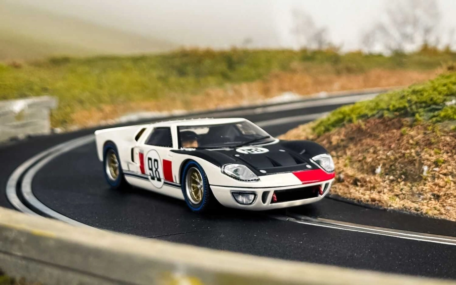 Autíčka GT SCALEXTRIC C4619A - Ken Miles Triple Pack (1:32)