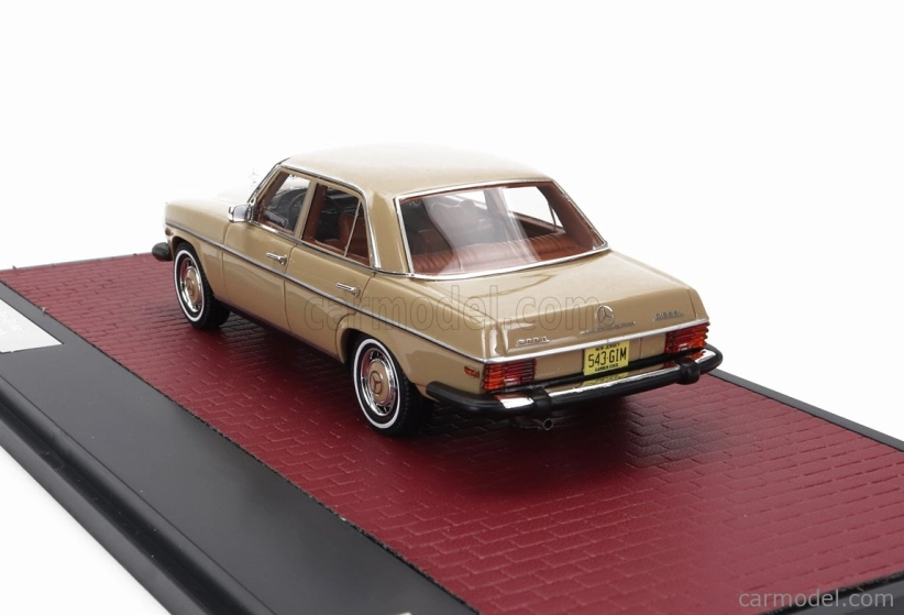 Modely v mierke Matrix Mercedes benz 300d (w115) Usa Version 1976 1:43 Béžová