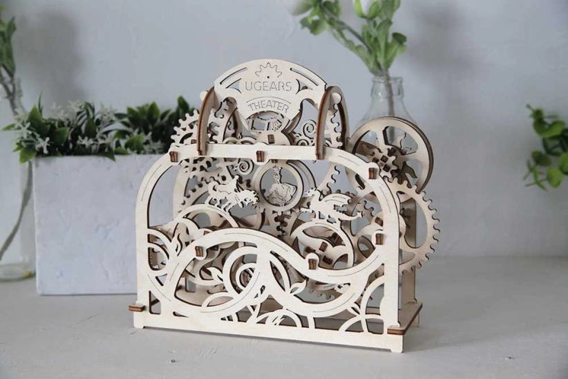 Ugears 3D drevené mechanické puzzle divadlo