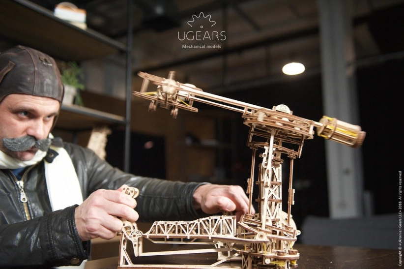 Ugears 3D drevené mechanické puzzle lietajúce stroje