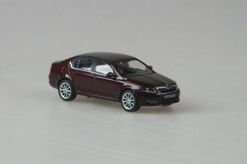 Abrex Škoda Octavia III (2012) 1:43 – rosso brunello metalíza