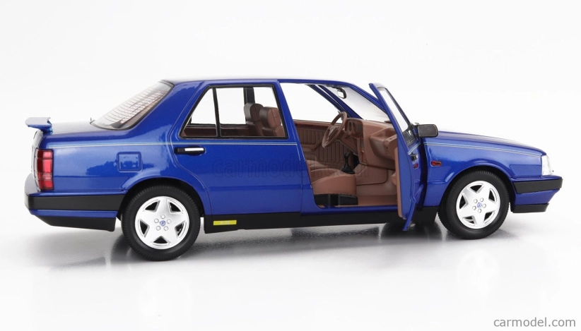 Mitica-diecast Lancia Thema 8.32 Ferrari 1s 1986 - s otvoreným zadným krídlom 1:18 Blue Met