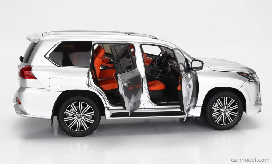 LCD model Lexus Lx570 2022 1:18 strieborný