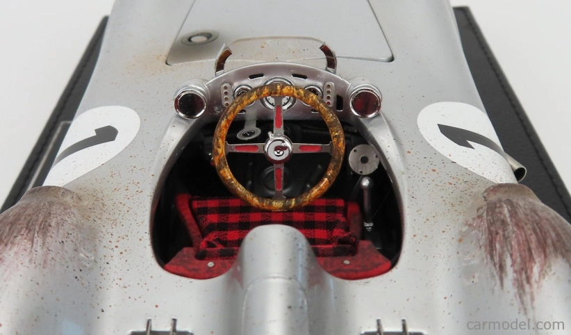 Gp-replicas Mercedes benz F1 W196r Streamliners N 1 1:18, stříbrná