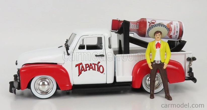 Jada Chevrolet Chevy Pick-up Tapatio 1953 s figúrkou Charro 1:24 bielo-červená