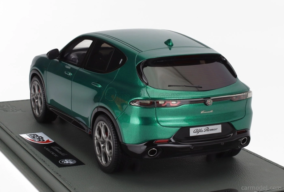 Bbr-models Alfa romeo Tonale Veloce Plug-in Hybrid 2023 - Con Vetrina - With Showcase 1:18 Verde Montreal - Green Met