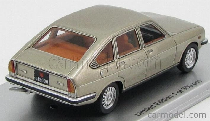 Kess-model Lancia Beta Berlina 1600 2-series 1978 1:43 Platino Met
