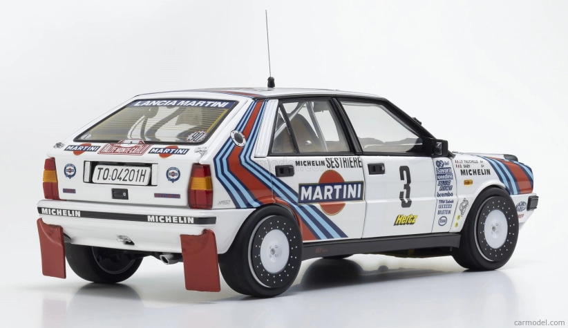 Kyosho Lancia Delta Hf Integrale 4wd Team Martini Racing (nočná verzia) N 3 Winner Rally Montecarlo 1988 Bruno Saby - Jean Francois Fauchille 1:18 Biela modrá červená