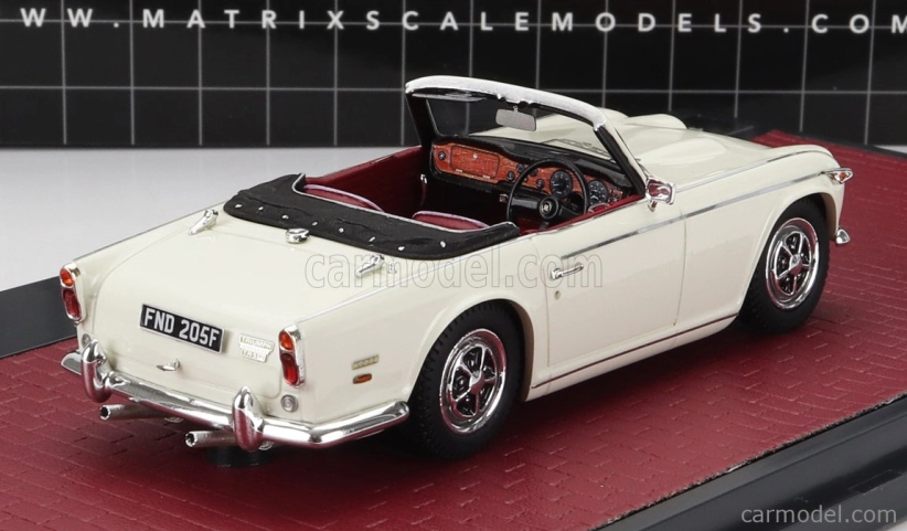 Matrix scale models Triumph Tr5 Cabriolet Open 1967 1:43 Bílá