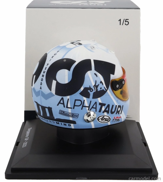 Spark-model Arai helmet F1 Casco Helmet At04 Team Alpha Tauri N 22 Singapore Gp 2023 Yuki Tsunoda 1:5 Bílá Světle Modrá