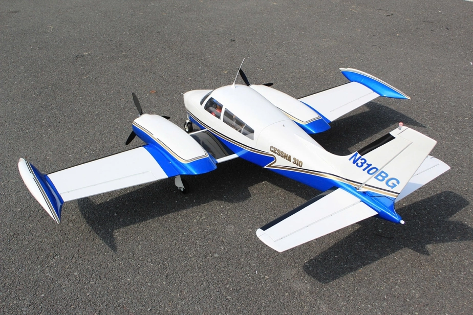 Cessna 310 Twin Engine 2,06m (Zatahovací podvozek)