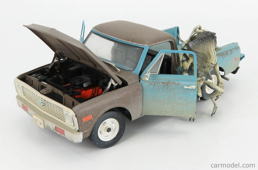 Highway61 Chevrolet C-10 Pick-up And Alien Figure 1971 - Independence Day 1:18 Svetlomodrá hnedá