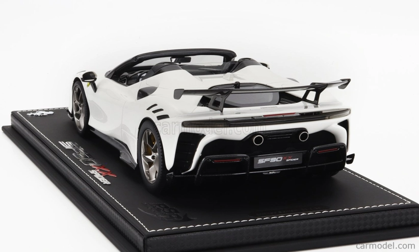 Bbr-models Ferrari Sf90 Xx Stradale Spider 2024 - Con Vetrina - With Showcase 1:18 Bianco Cervino - Bílá Černá
