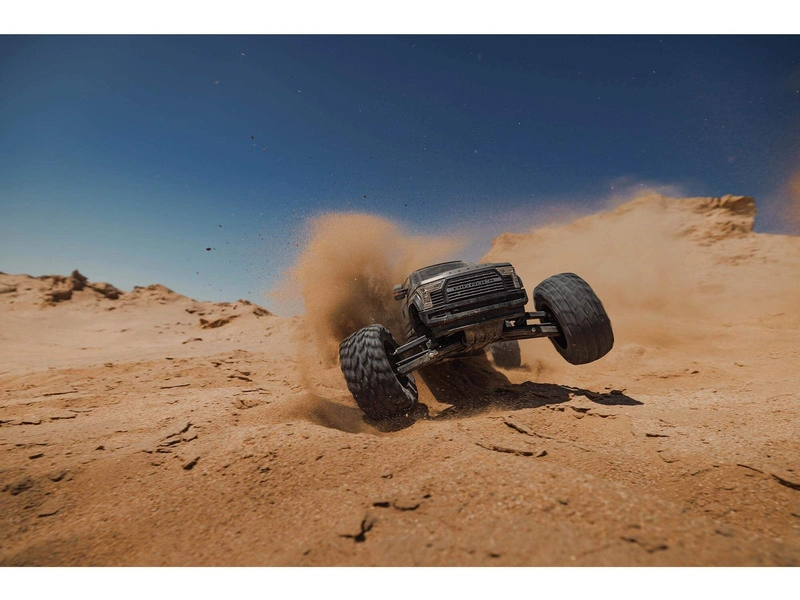 RC auto Arrma Big Rock 6S BLX 1:7 4WD RTR, bílá