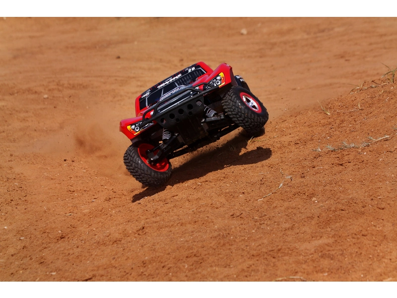 RC auto Traxxas Slash 1:10 RTR, Mark Jenkins