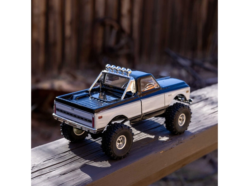 Axial SCX24 Chevrolet C10 1971 1:24 4WD RTR černý