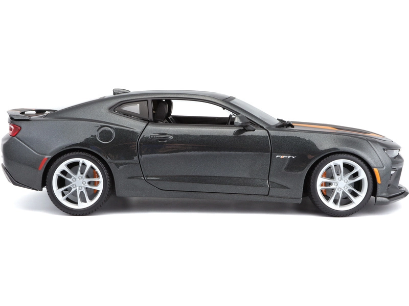 Maisto Chevrolet Camaro 2017 50. výročí 1:18 šedá metalíza