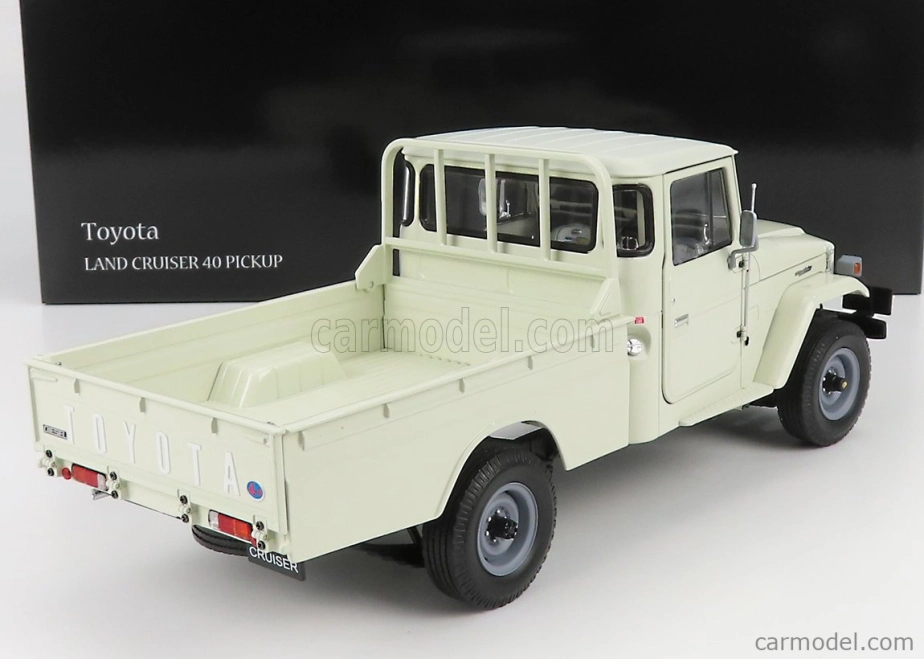 Kyosho Toyota Land Cruiser 40 4x4 Pick-up 1980 1:18 Biela