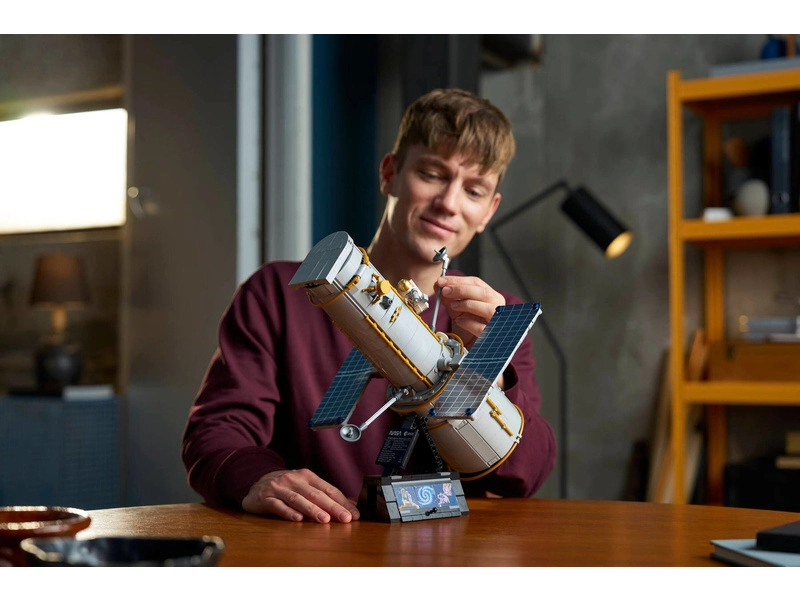 LEGO Editions - Hubbleův vesmírný dalekohled