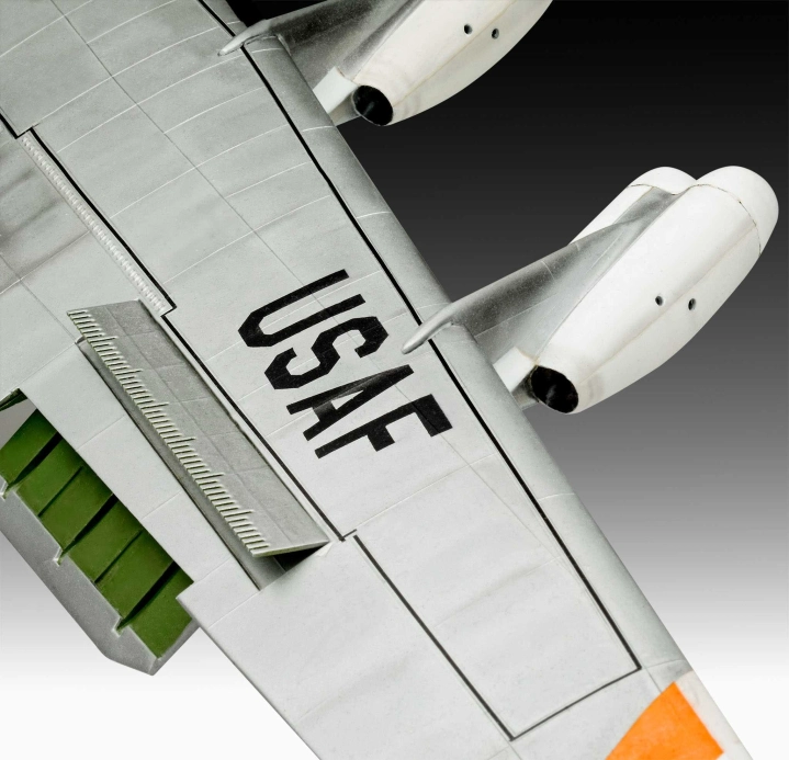 Plastic ModelKit letadlo 03793 - B-52D Stratofortress "Platinum Edition" (1:72)