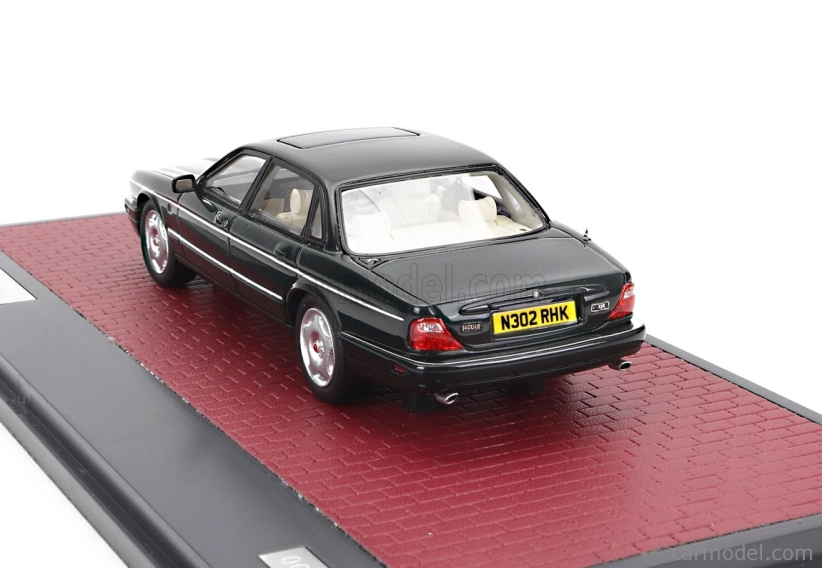 Matrix scale models Jaguar Xjr X300 1994 1:43 Britská Závodní Zelená