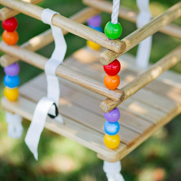Bigjigs Toys Drevená hojdačka s korálkami