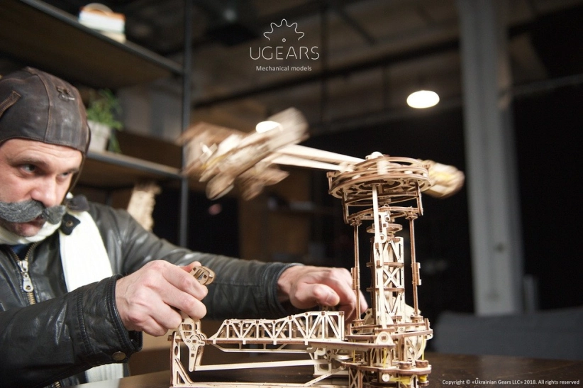 Ugears 3D drevené mechanické puzzle lietajúce stroje