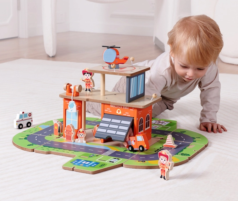 2Kids Toys Dřevěná stanice Hasiči 2 v 1