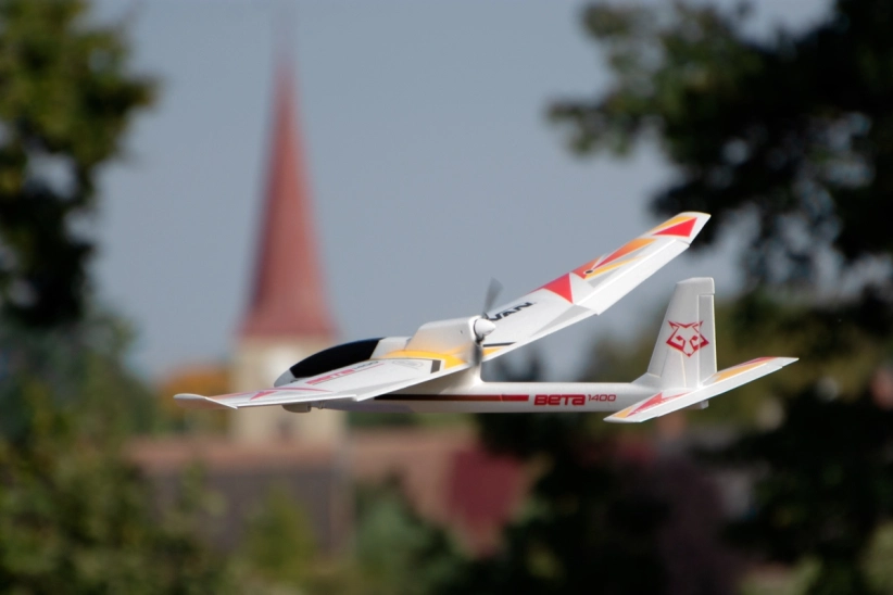 RC letadlo KAVAN Beta 1400 ARF, červená