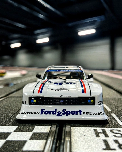 Auto Carrera D124 - 23996 Ford Capri Zakspeed