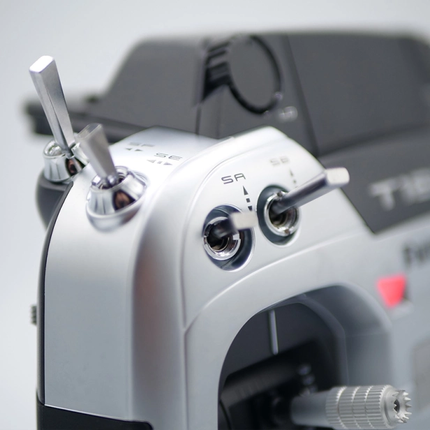 Futaba 16IZ SUPER, 2x prijímač R7208SB