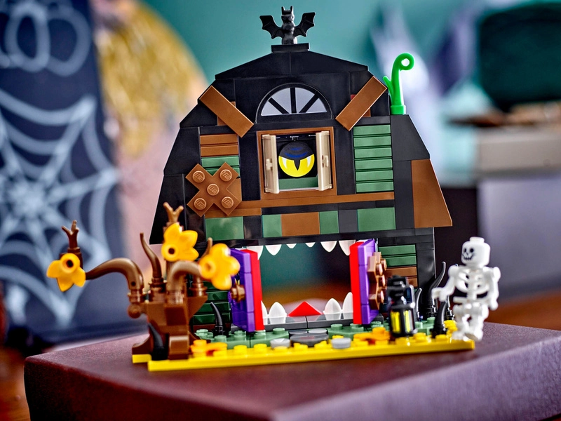 LEGO Iconic - Halloweenska stodola