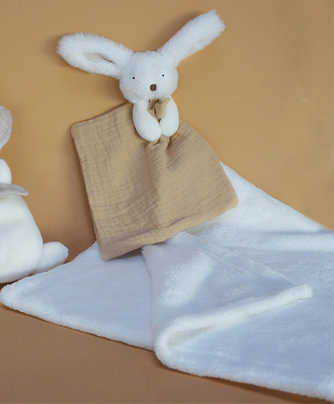 Doudou Happy Rabbit darčeková súprava so šatkou a béžovým paplónom