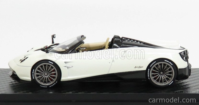 Almost-real Pagani Huayra Roadster 2017 1:43 Bílá