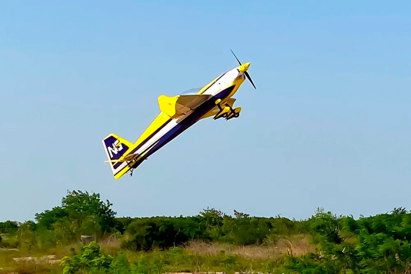RC letadlo 67" Extra NG ARF 1,7m, červená
