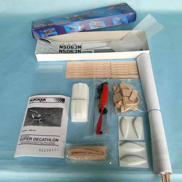 BELLANCA SUPER DECATHLON na gumu, stavebnice Hacker, HC2304