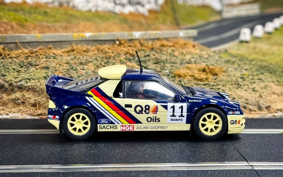 Autíčko Rally SCALEXTRIC C4667 - Ford RS200 Pat Doran (1:32)