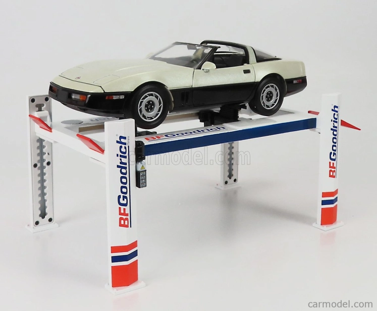 Greenlight Accessories Bf Goodrich Garage Set Officina Čtyřsloupový zvedák 1:18