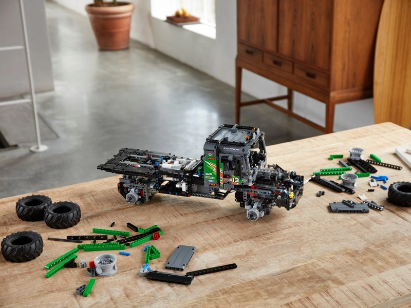 LEGO Technic – truck trialové vozidlo Mercedes-Benz Zetros 4x4