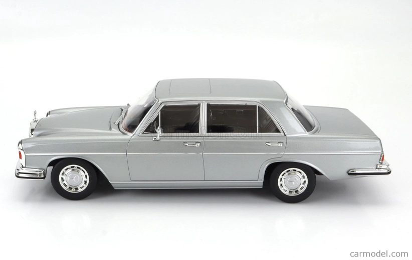Mercedes benz S-class 300sel 6.3 (w108) 1967-1972 1:18 Strieborná
