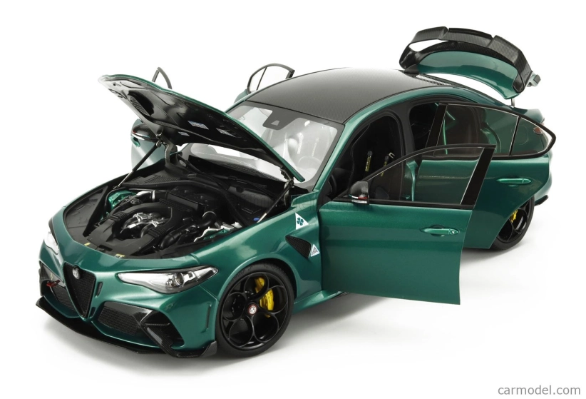 Motorhelix Alfa romeo Giulia Gtam s motorom a príslušenstvom 2021 1:18 M O N T R E A L Green Met