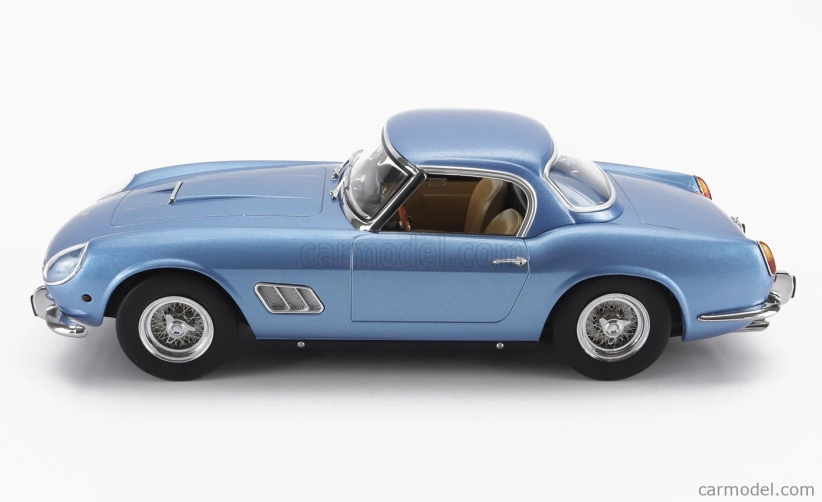 Ferrari 250gt California Spider v mierke kk s pevnou strechou 1960 1:18 Light Blue Met